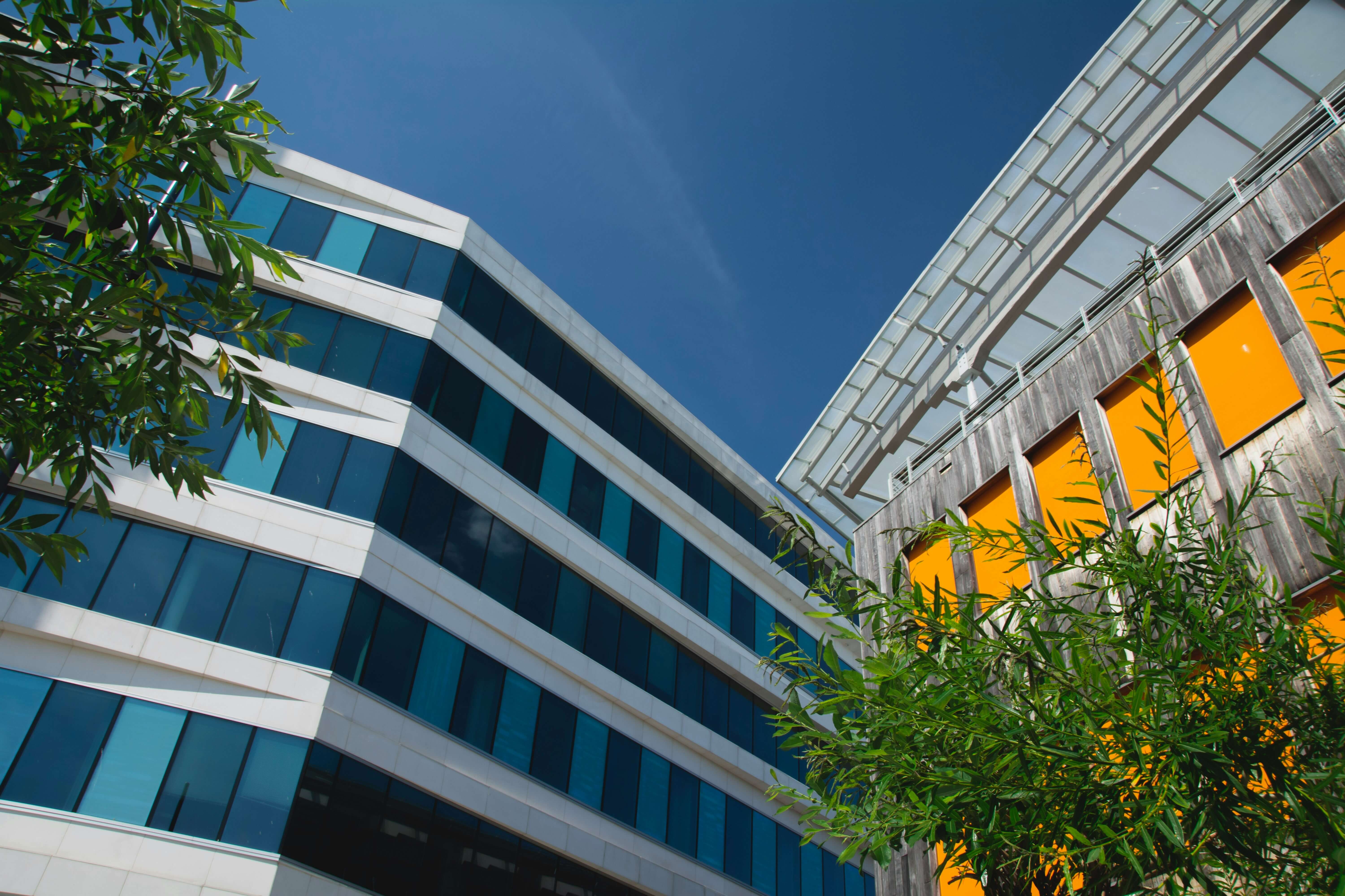 Duett-eiendom-moderne-bygning